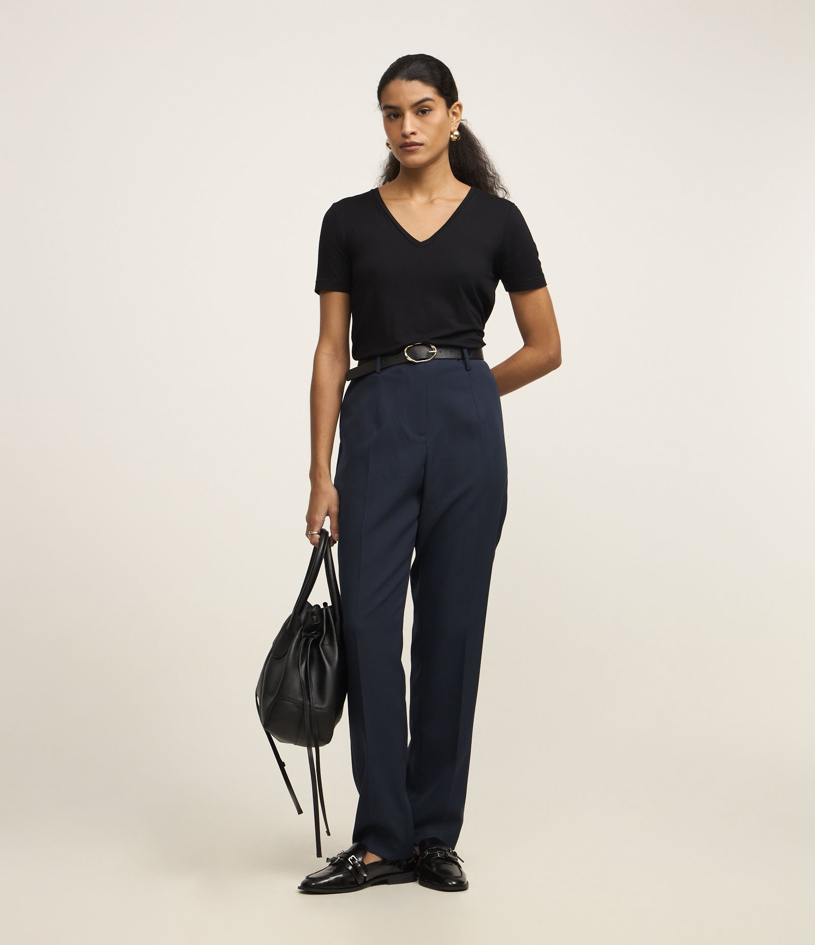 Blusa Básica em Viscose com Decote V Jet Set 2