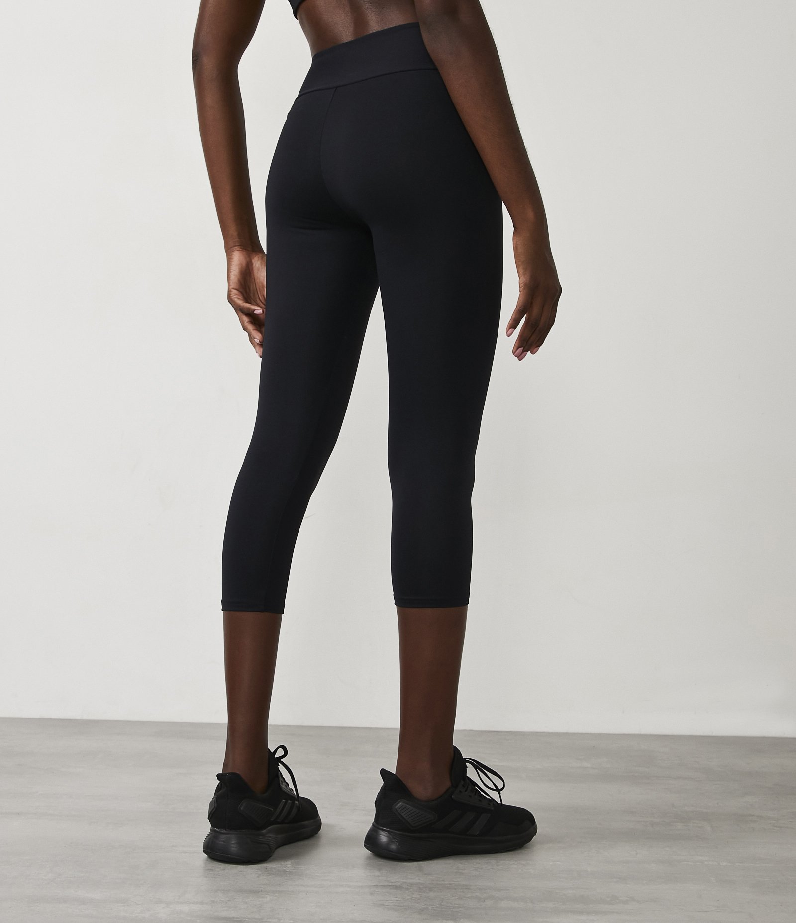 Calça Corsário Esportiva Básica em Microfibra com Cós Amplo Phantom 3