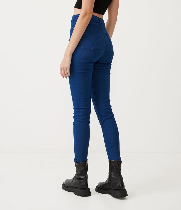 Calça Skinny em Jeans com Cintura Alta e Passantes no Cós Azul 3