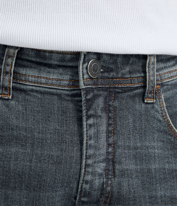 Calça Reta Básica Jeans com Elastano e Pesponto Contrastante Cinza 3