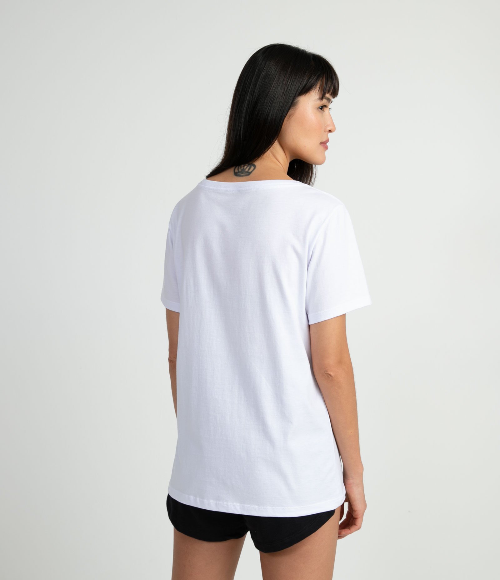 Camiseta em Algodão com Gola V e Manga Curta 2