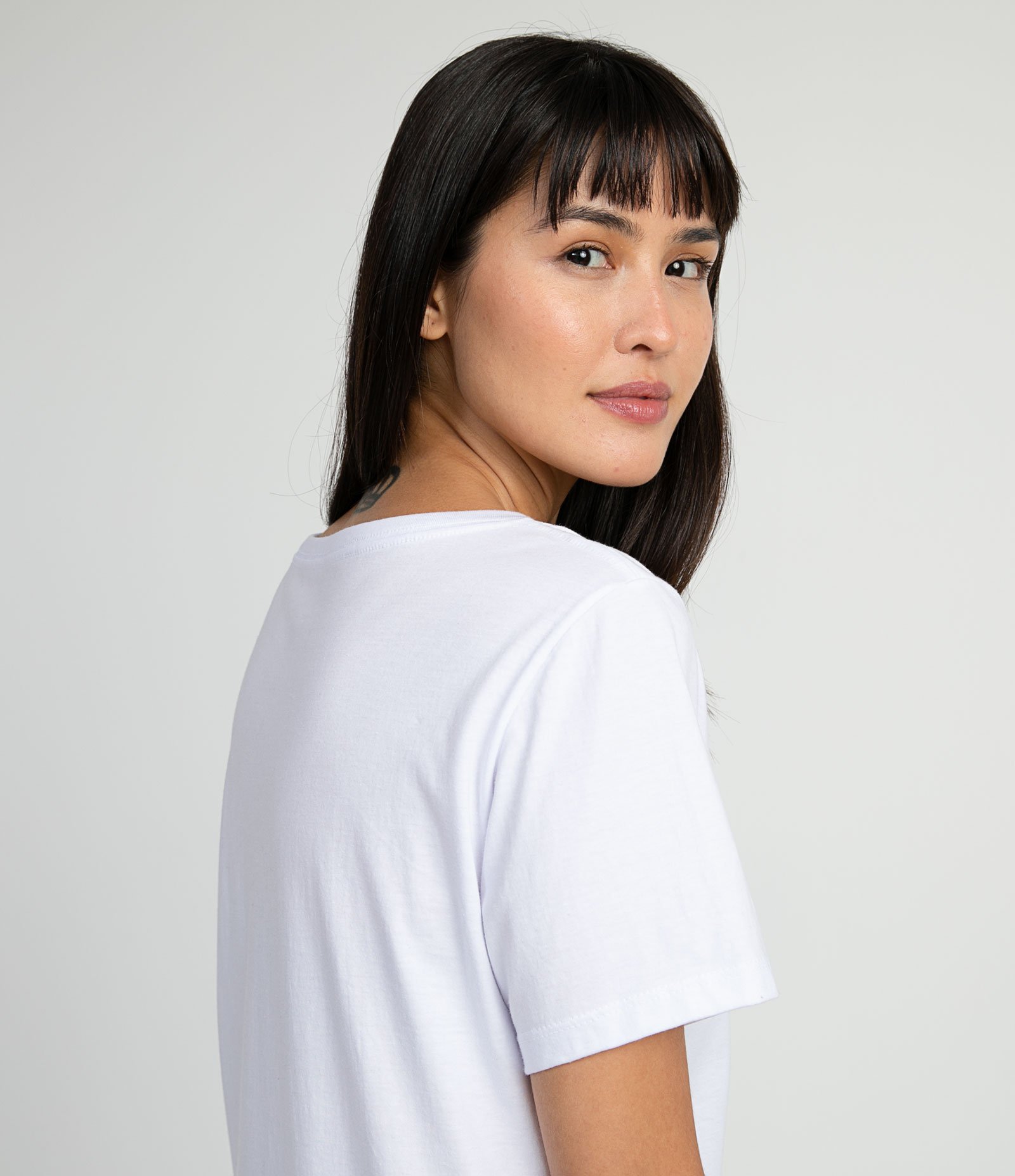 Camiseta em Algodão com Gola V e Manga Curta 4