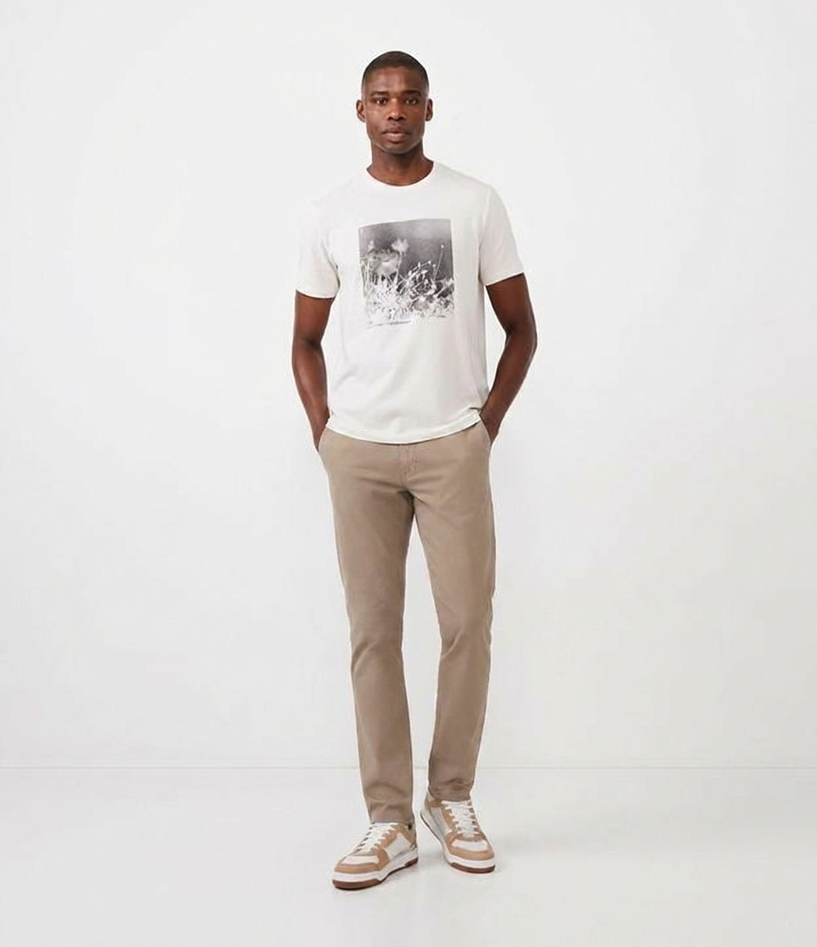 Calça Slim Básica em Sarja com Elastano Marrom Claro 1
