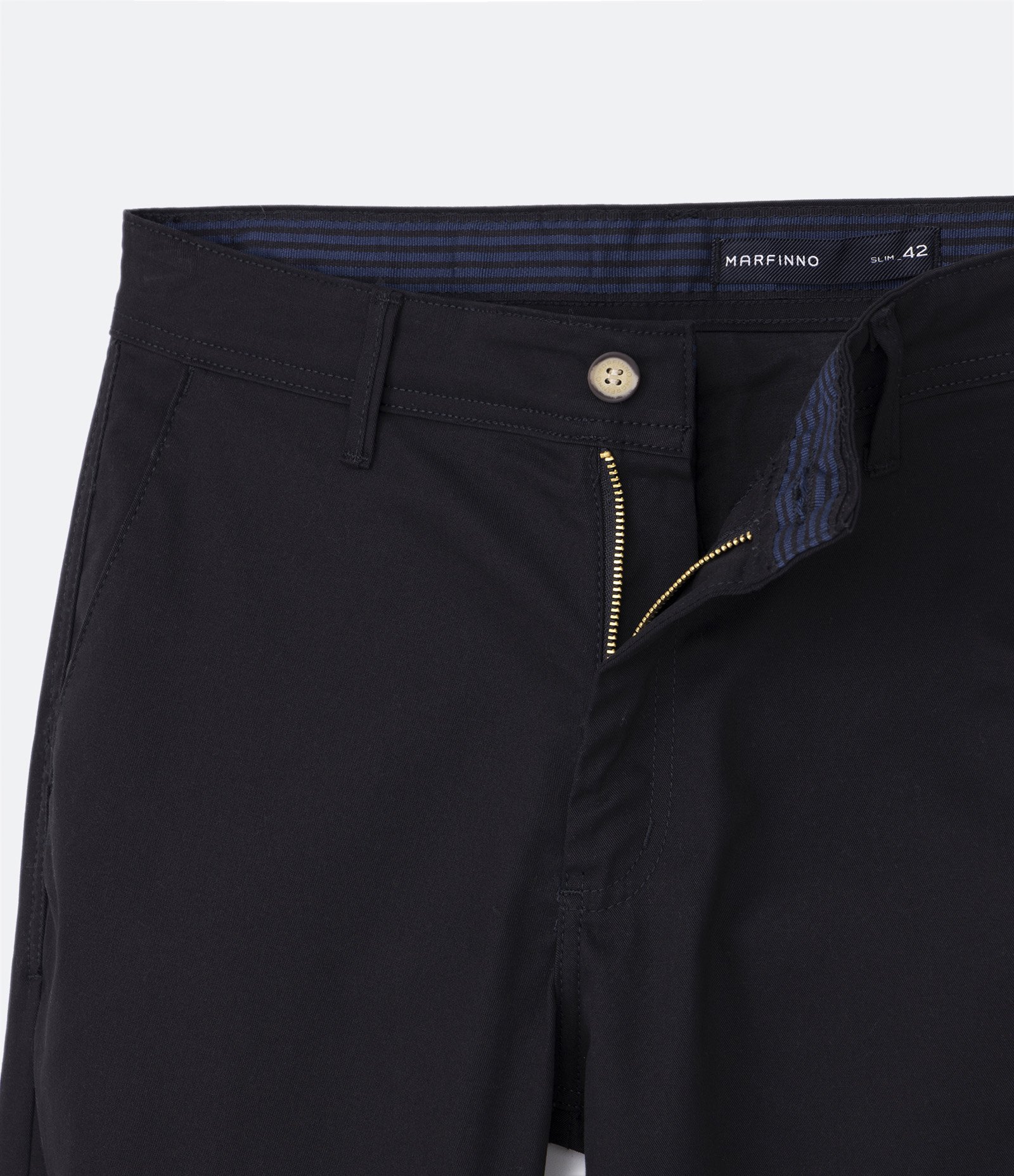 Calça Slim Básica em Sarja com Elastano Preto 7