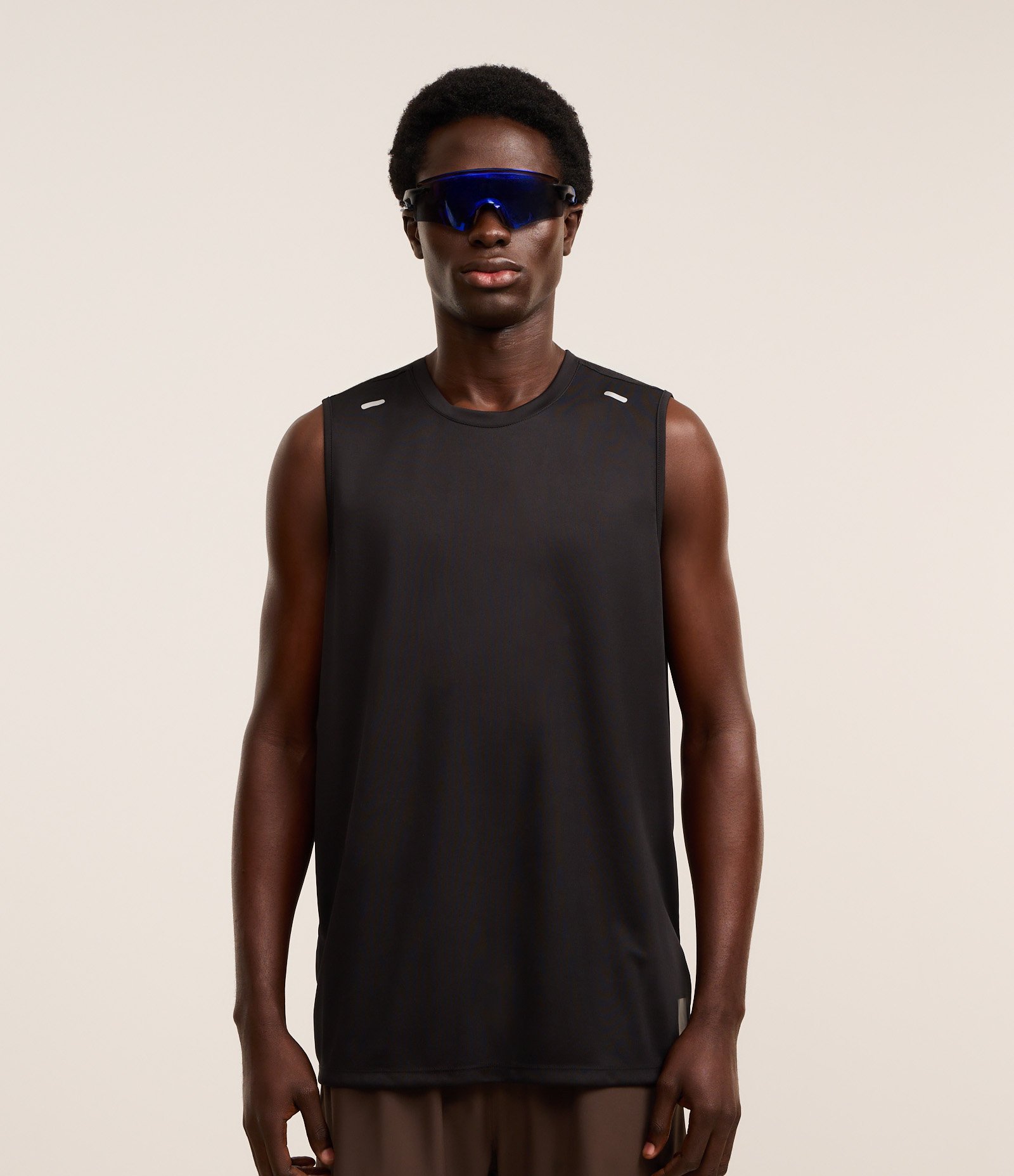 Regata Regular Básica Esportiva com Recortes e Lettering Preto 1