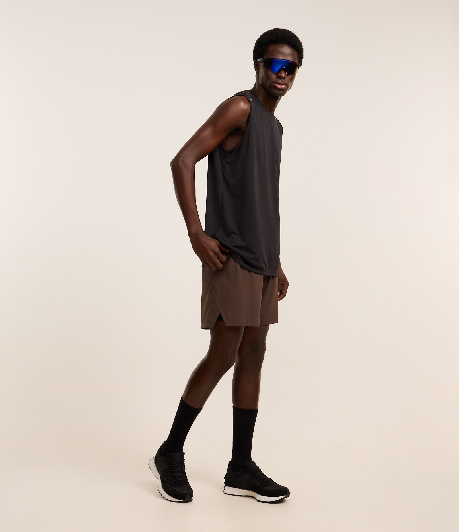 Regata Regular Básica Esportiva com Recortes e Lettering Preto 2