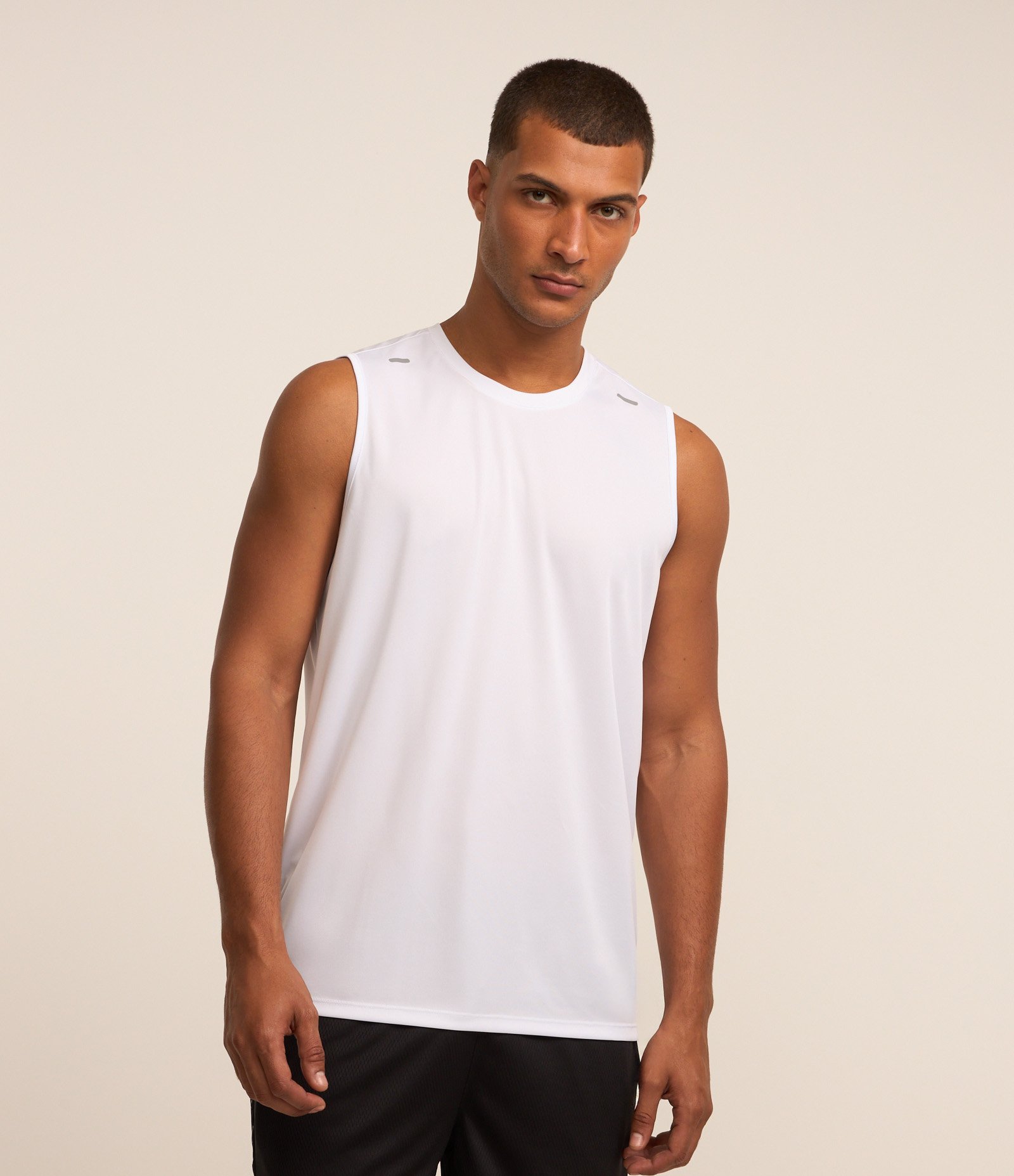 Regata Regular Básica Esportiva com Recortes e Lettering Branco 1