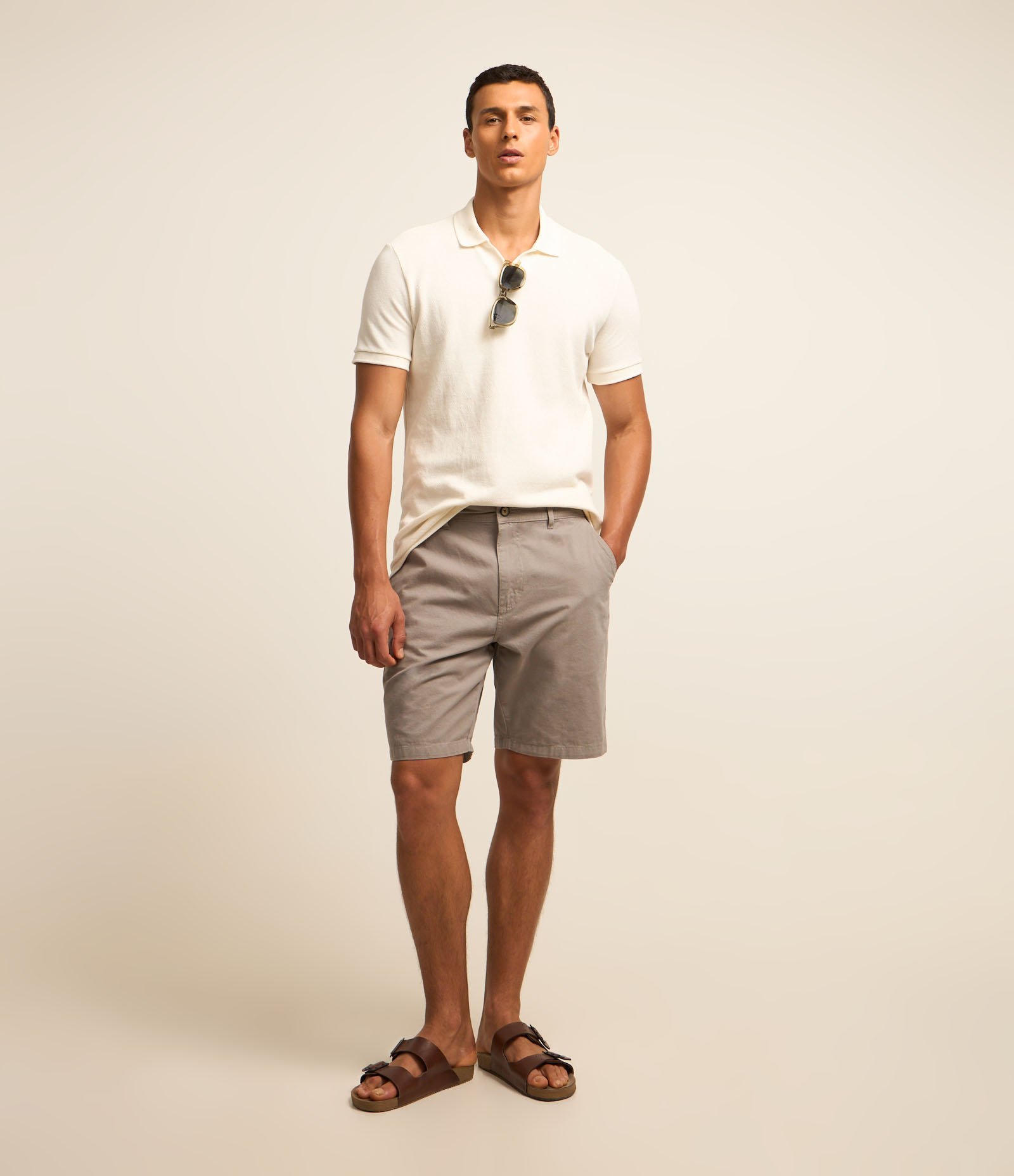 Bermuda Reta em Sarja com Bolso Wild Dove 1