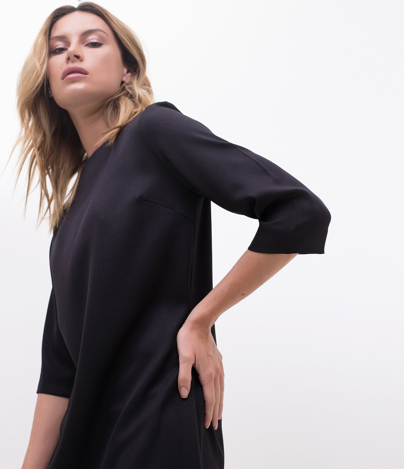 Vestido T-Shirt Gola Canoa Preto 3