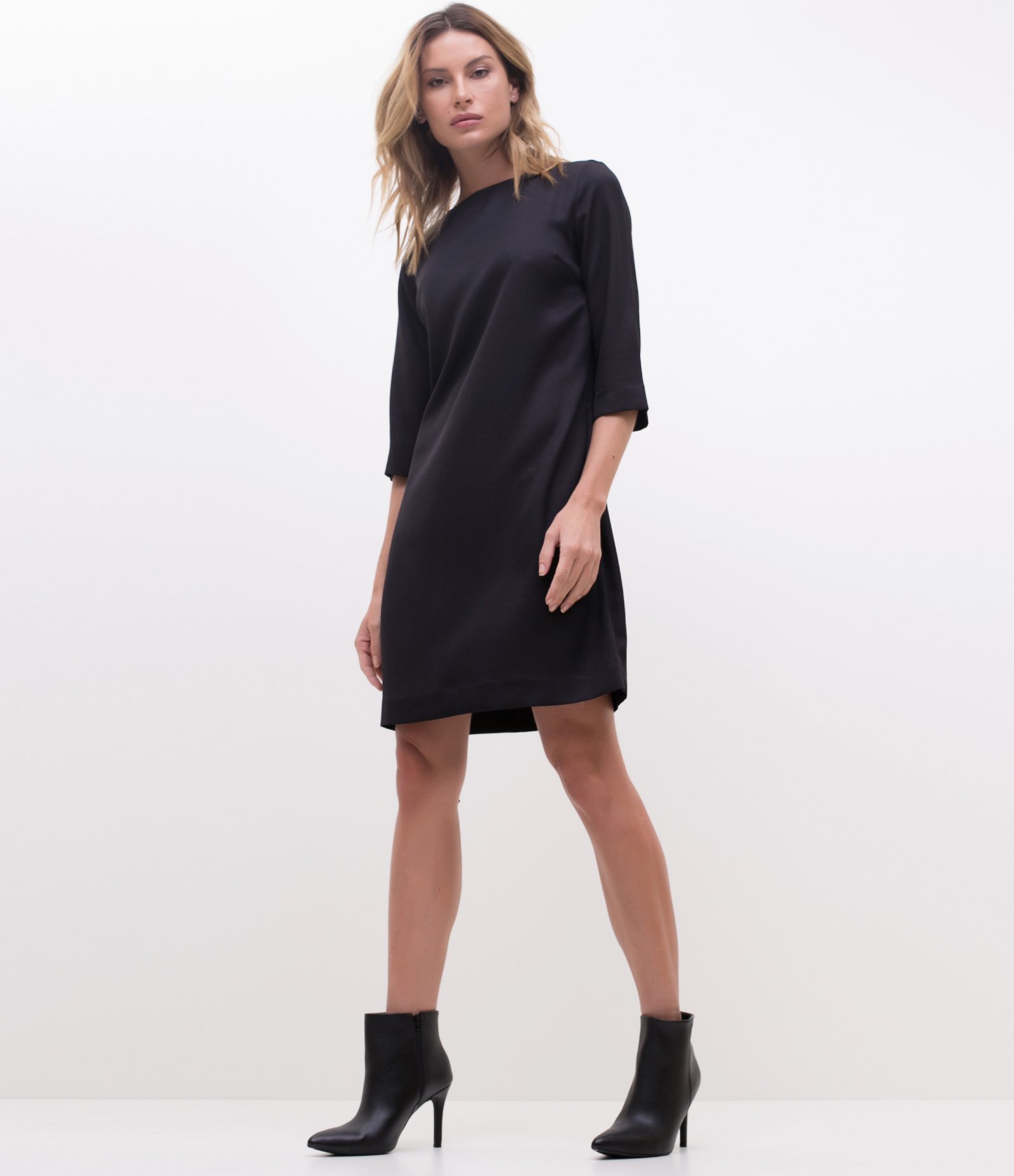 Vestido T-Shirt Gola Canoa Preto 5