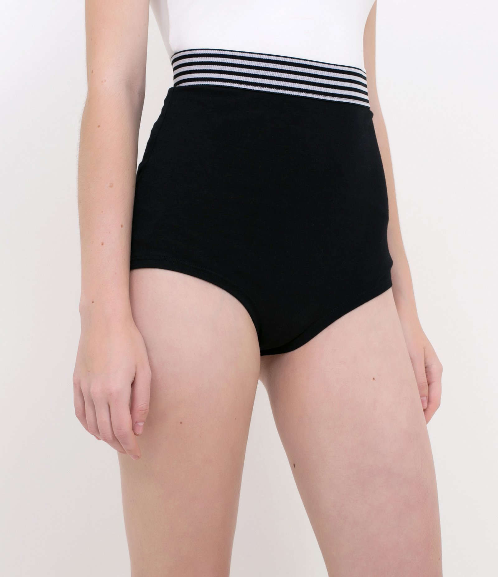Short Hot Pants Preto Preto 1