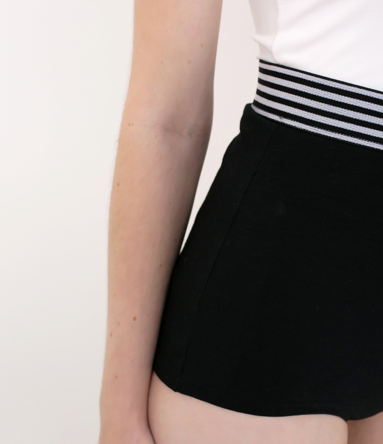 Short Hot Pants Preto Preto 3