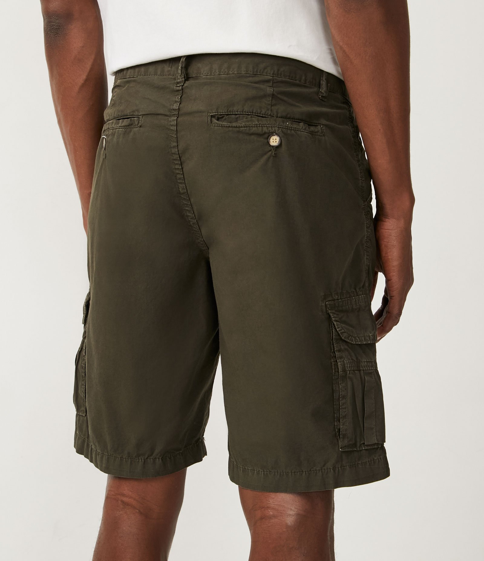 Bermuda Cargo em Sarja com Detalhes em Pespontos Verde Floresta 3