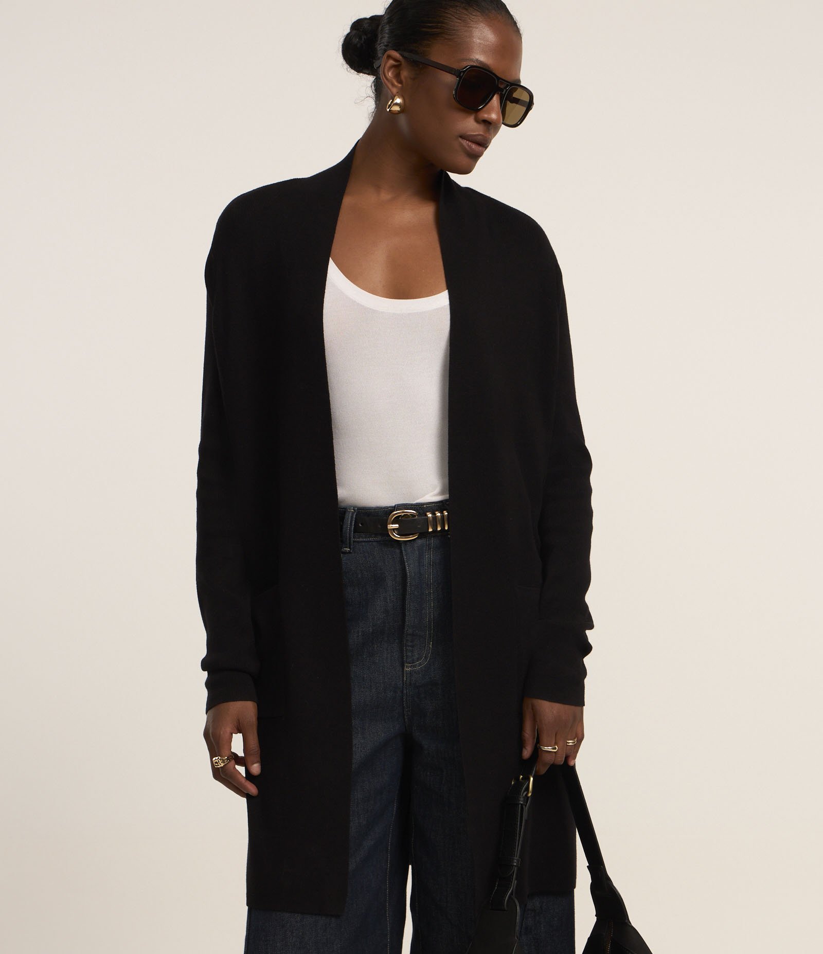 Cardigan Alongado em Tricô com Bolsos Preto 1