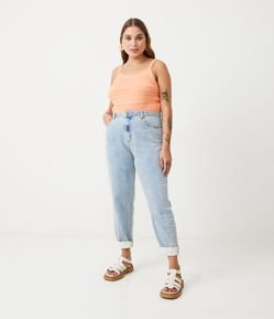 Calça Mom Cropped em Jeans com Barra Dobrada