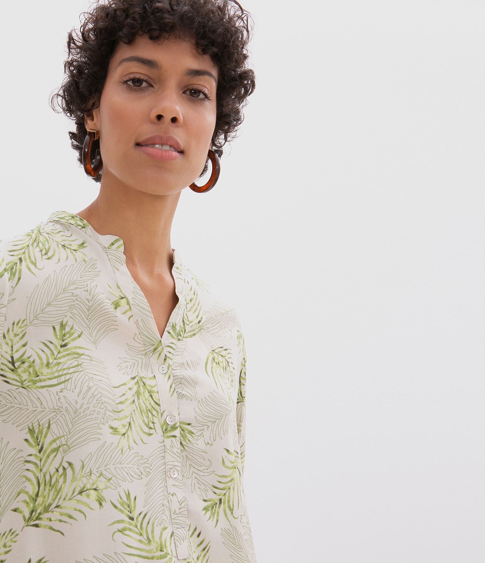 Camisa Manga Longa Estampa Folhagem Bege 3