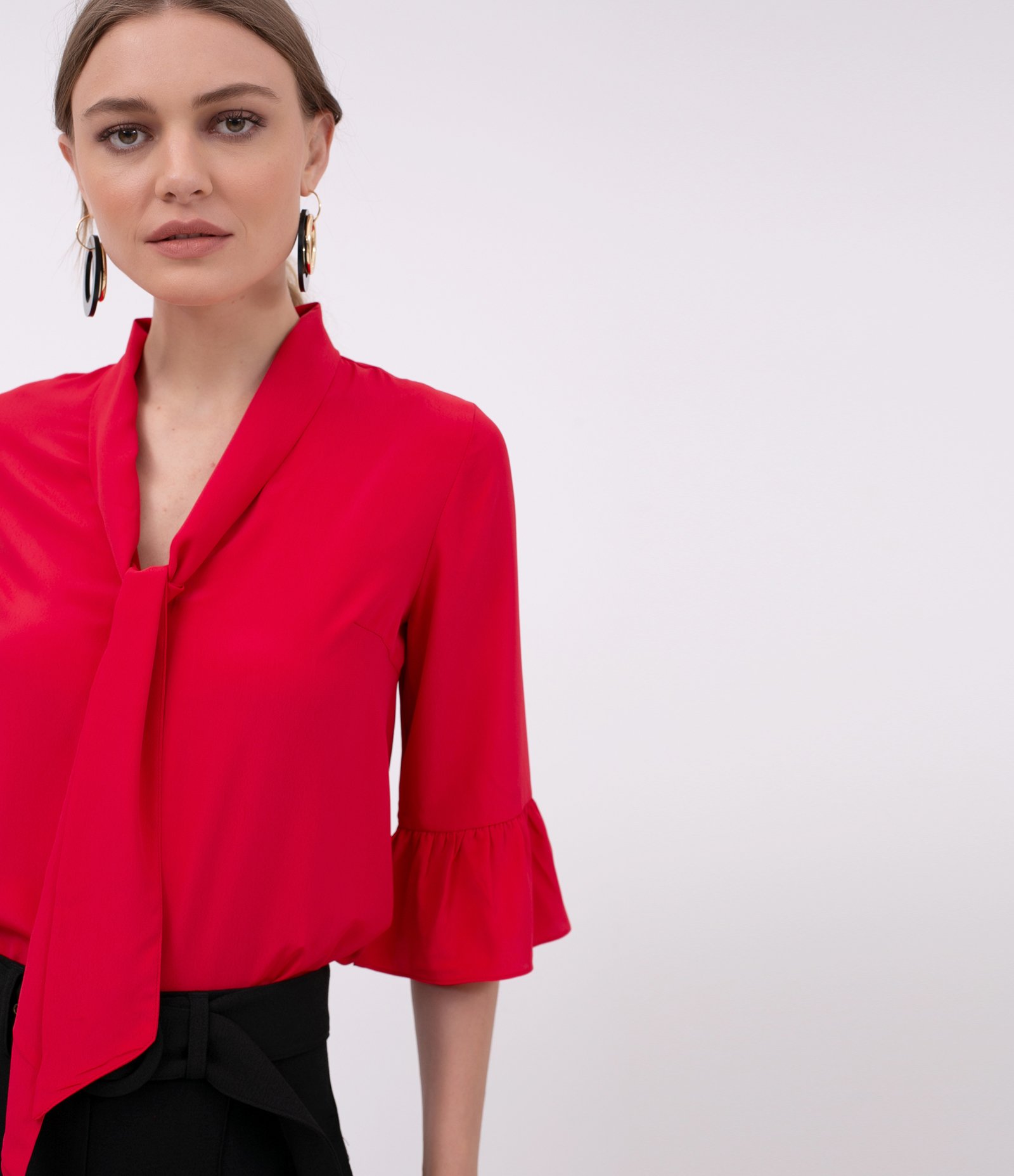 Blusa com Botões e Babados Vermelho 3