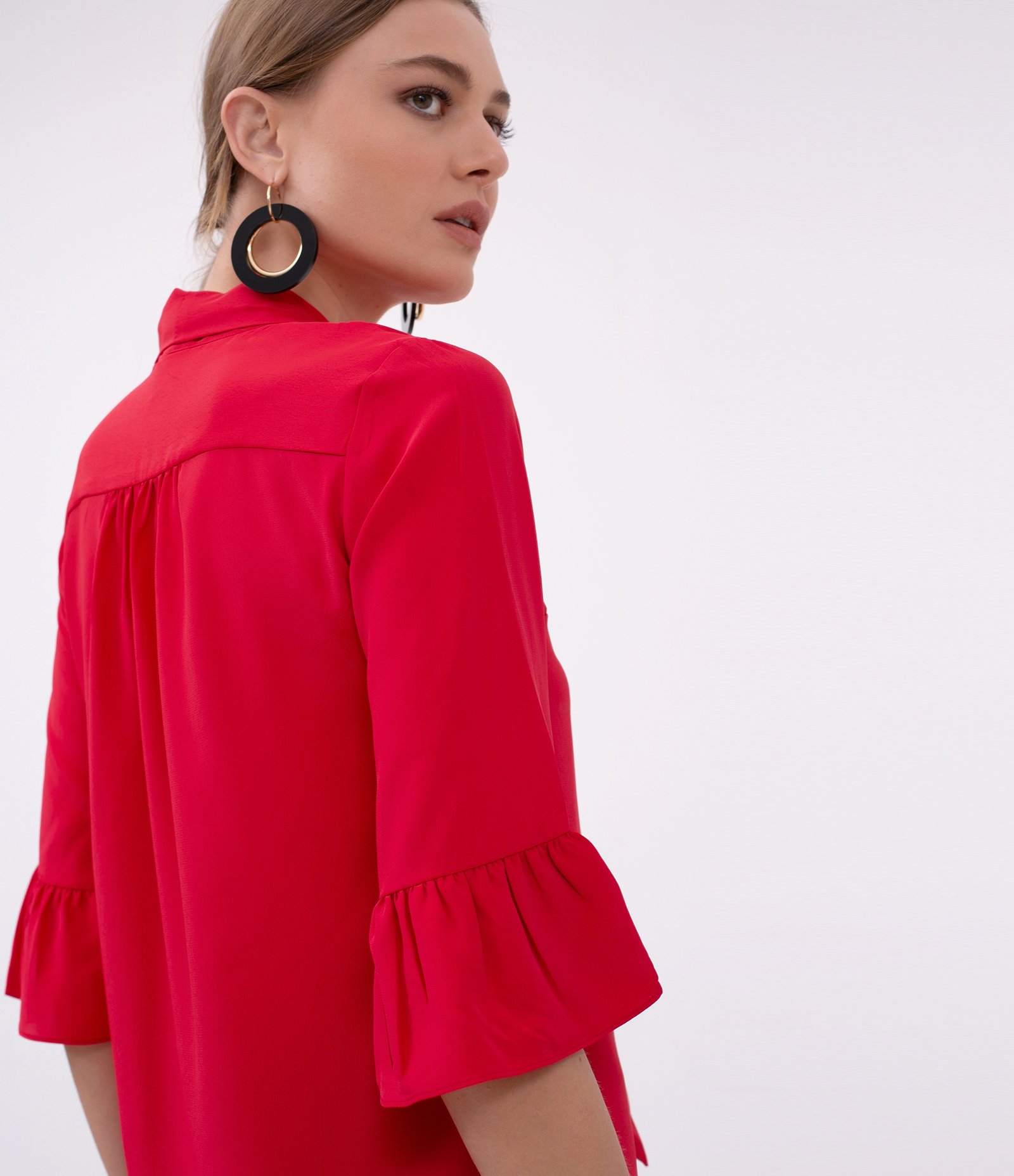 Blusa com Botões e Babados Vermelho 4