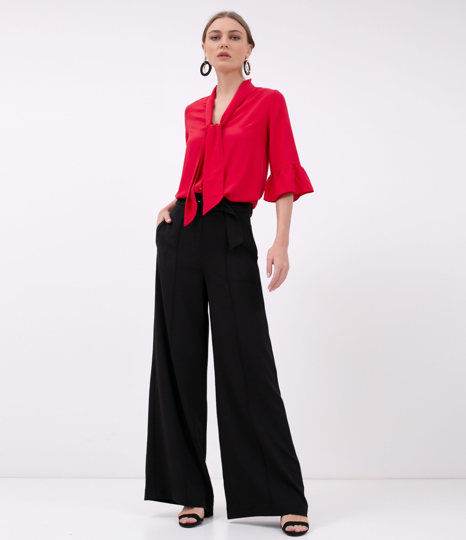 Blusa com Botões e Babados Vermelho 5