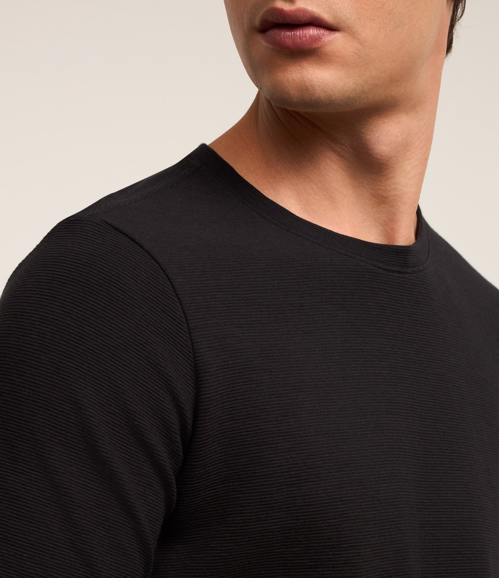 Camiseta Slim em Algodão Peruano com Textura Canelada Preto 3