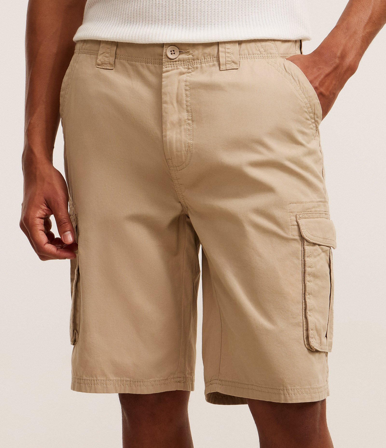 Bermuda Reta em Sarja com Bolsos Cargo Marrom 2