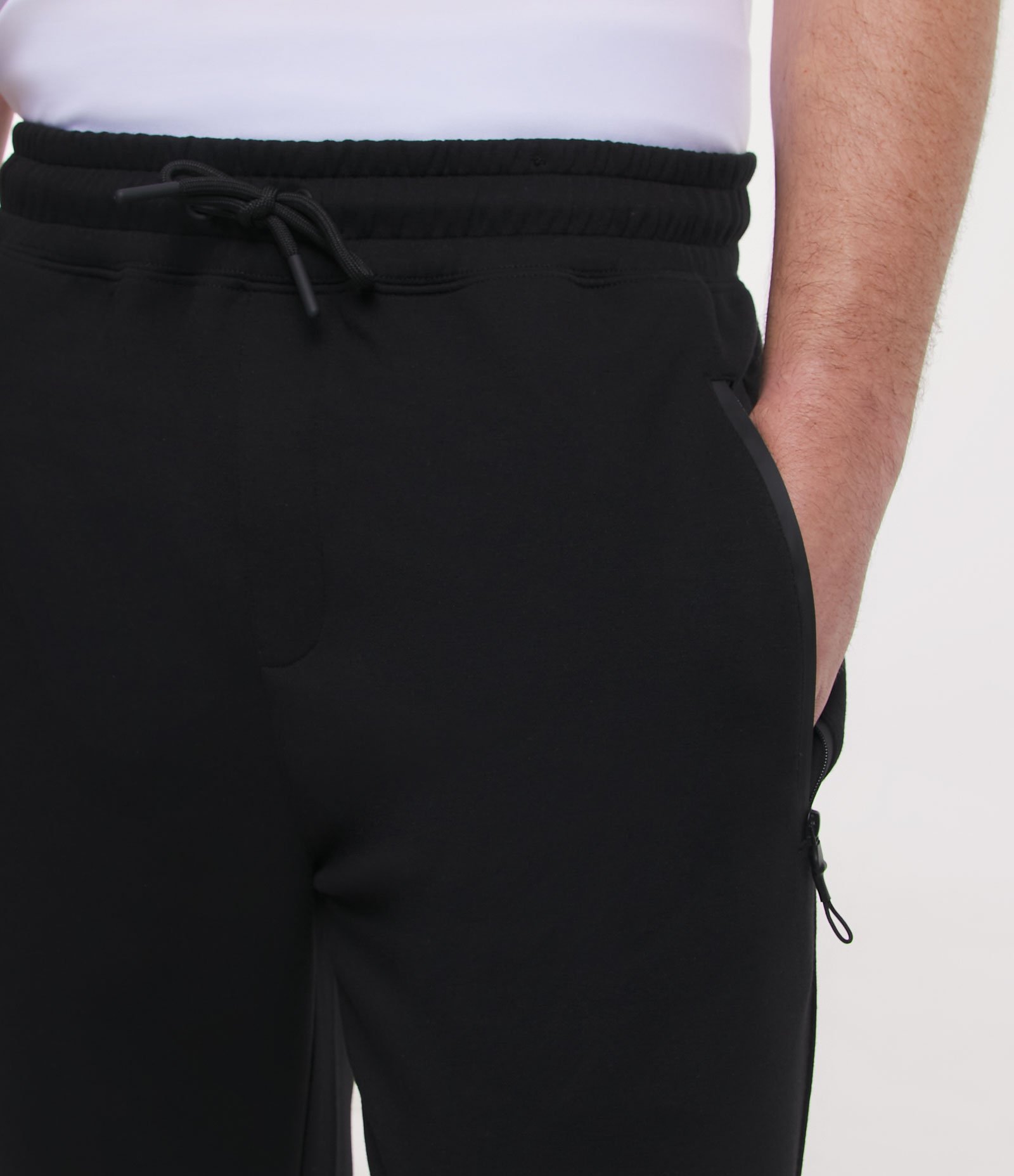 Calça Jogger Esportiva em Moletom Tecnológico Preto 4