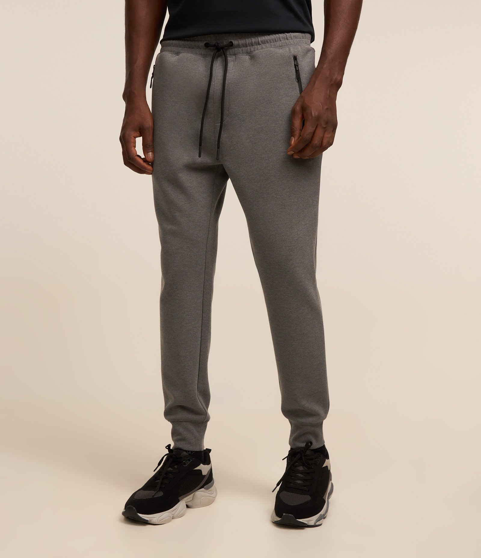 Calça Jogger Esportiva em Moletom Tecnológico Cinza Médio 2