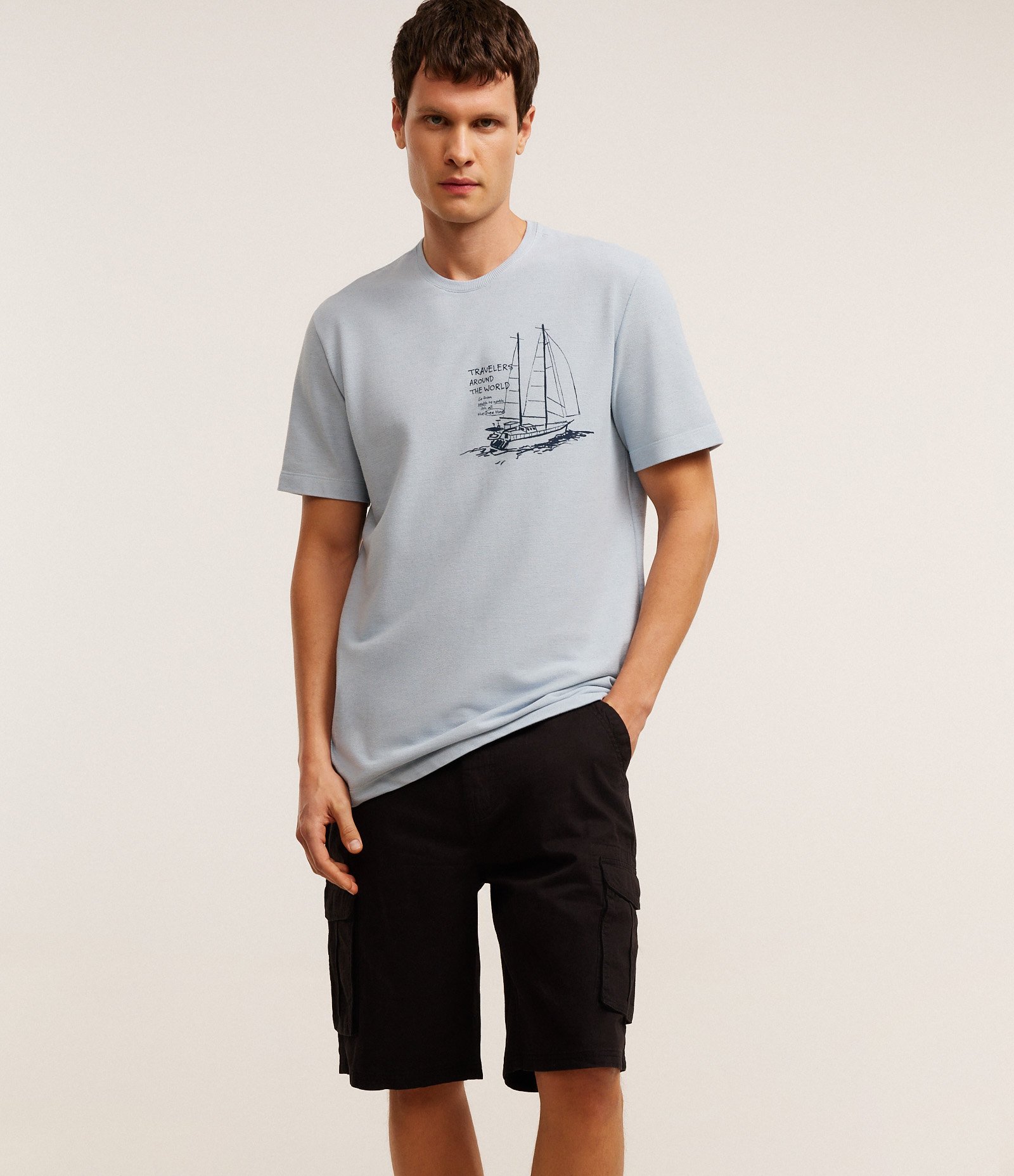 Bermuda Reta em Sarja com Bolsos Cargo Preto 3