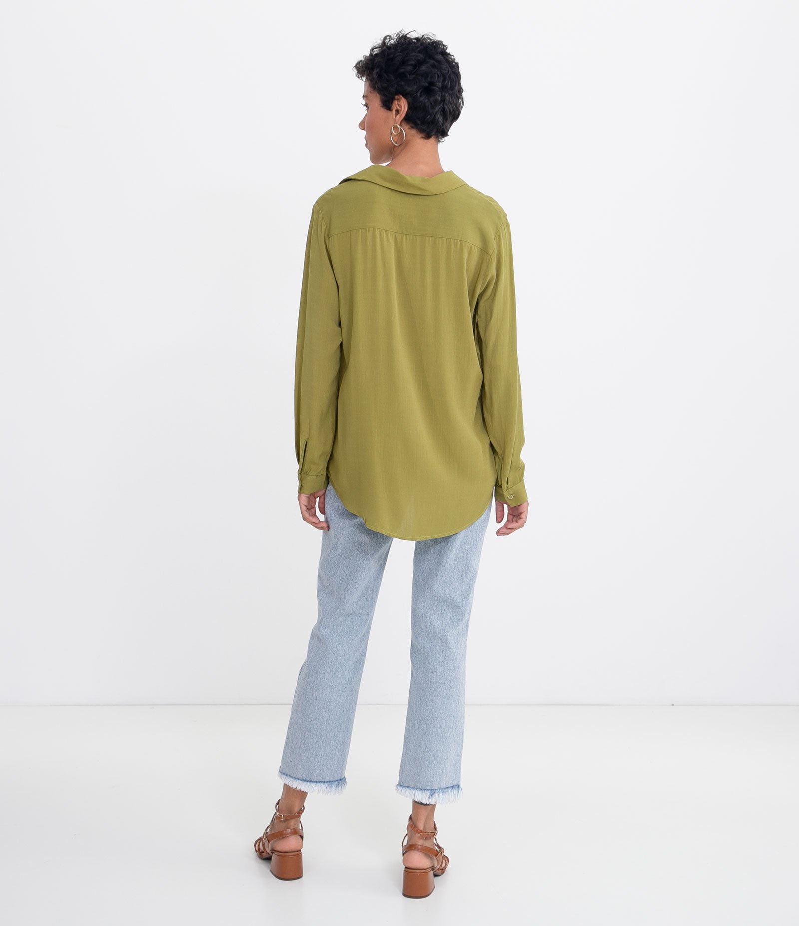 Camisa Manga Longa em Viscose com Botõs Diferenciados Verde 2