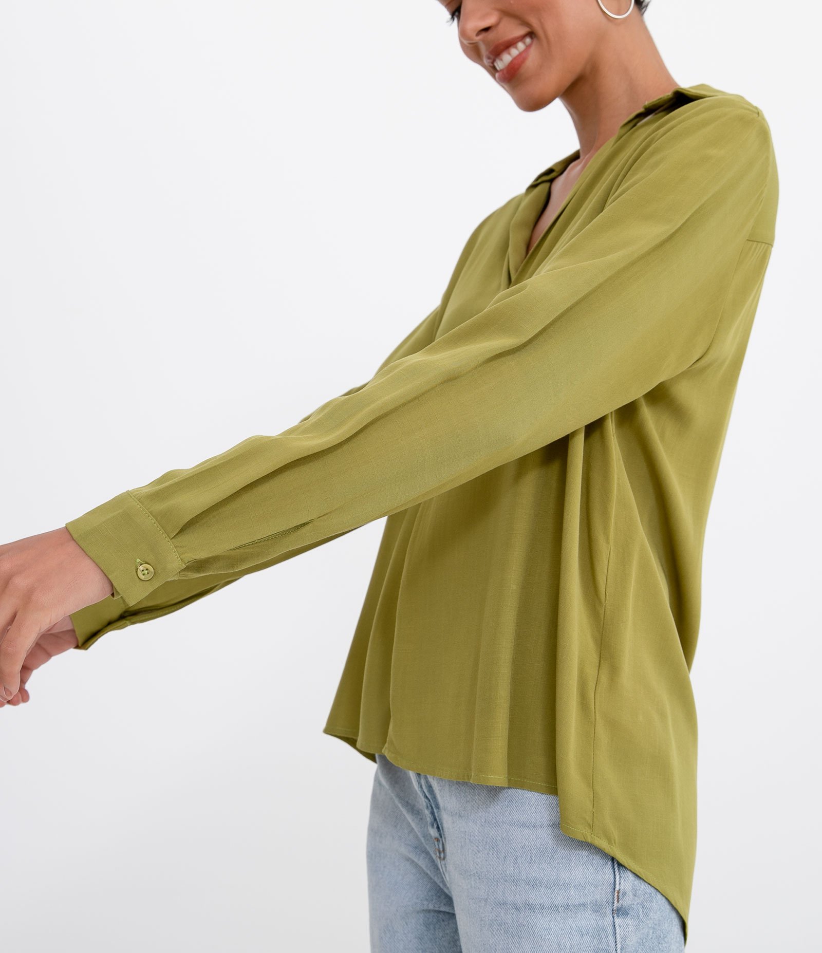 Camisa Manga Longa em Viscose com Botõs Diferenciados Verde 3