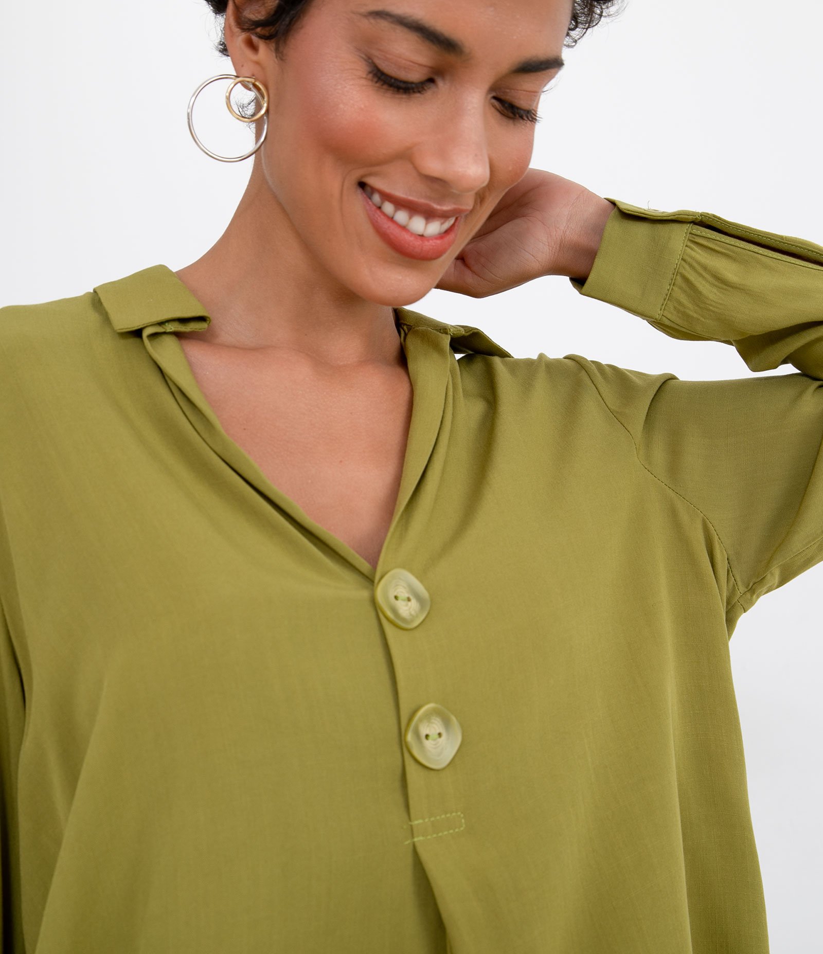 Camisa Manga Longa em Viscose com Botõs Diferenciados Verde 4