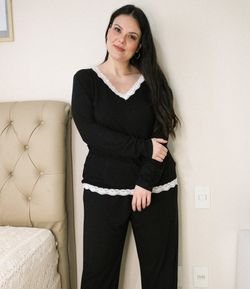 Blusa de Pijama com Decote V e Detalhes em Renda Curve & Plus Size