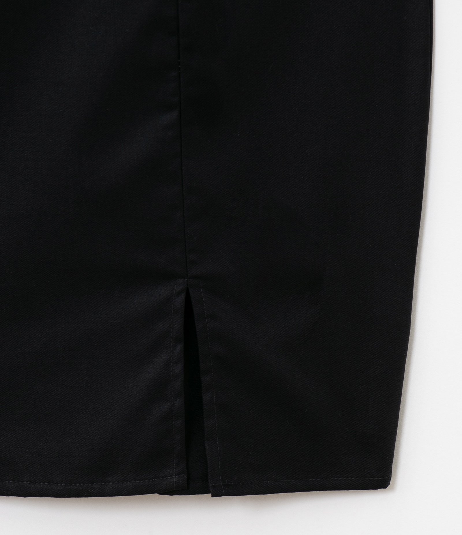 Vestido Manga Curta Bufante Liso com Abertura em Zíper nas Costas Preto 7