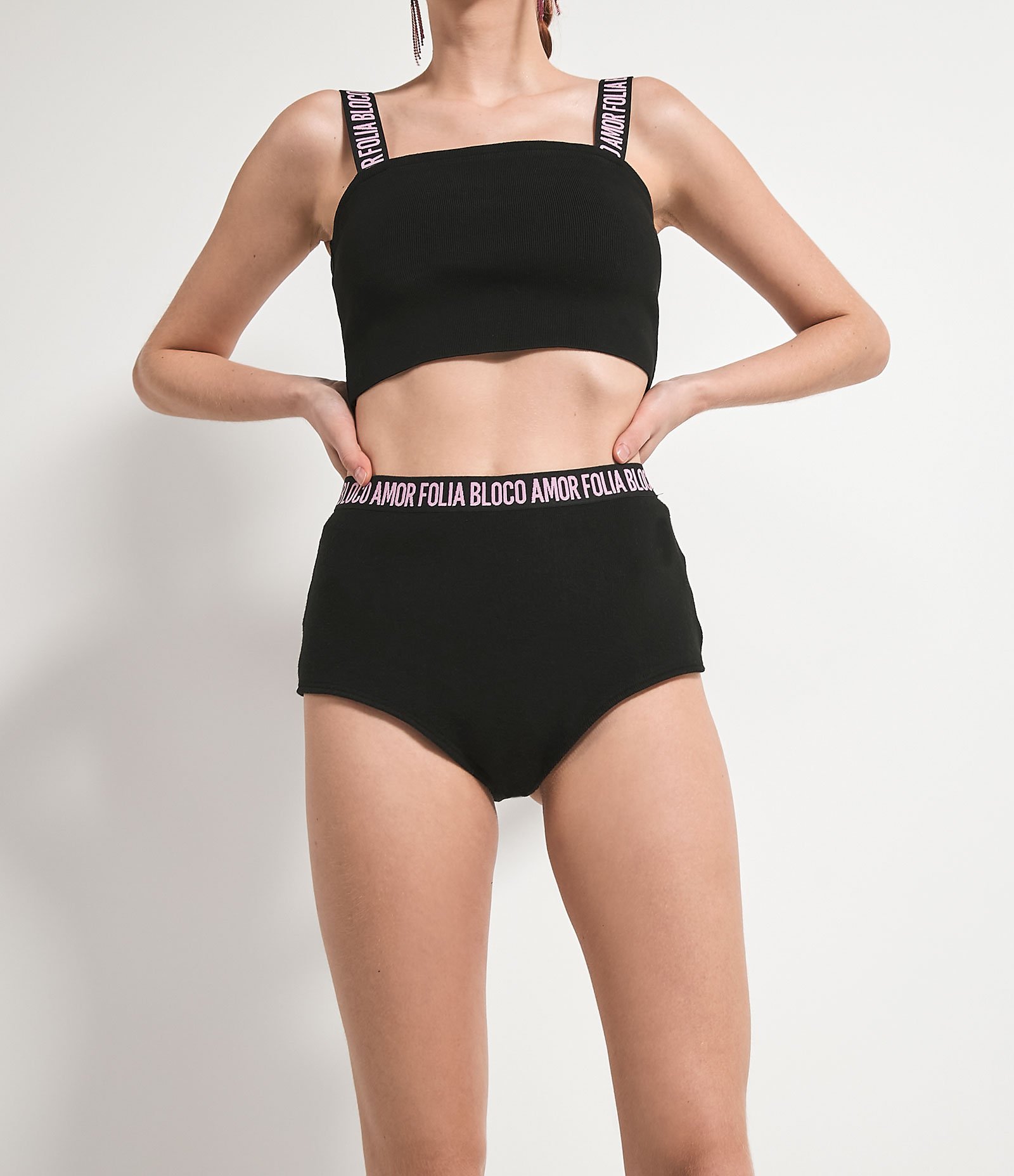 Short Hot Pants com Lettering Bloco Amor Folia Preto 3