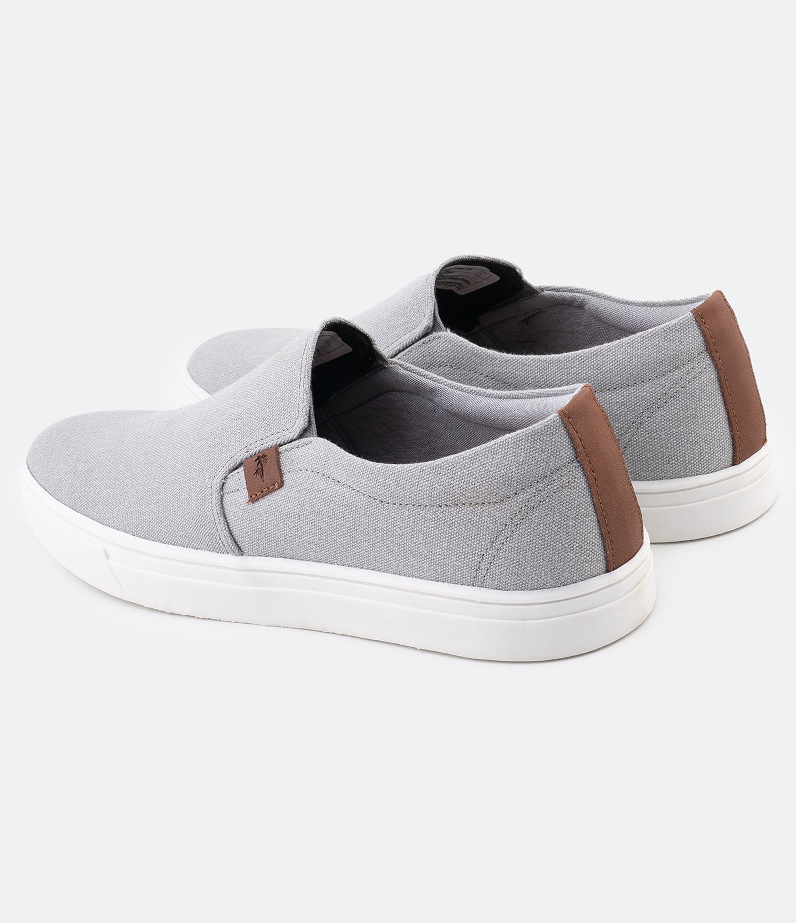 Tênis Slip On com Recortes e Etiqueta Aplicada 3