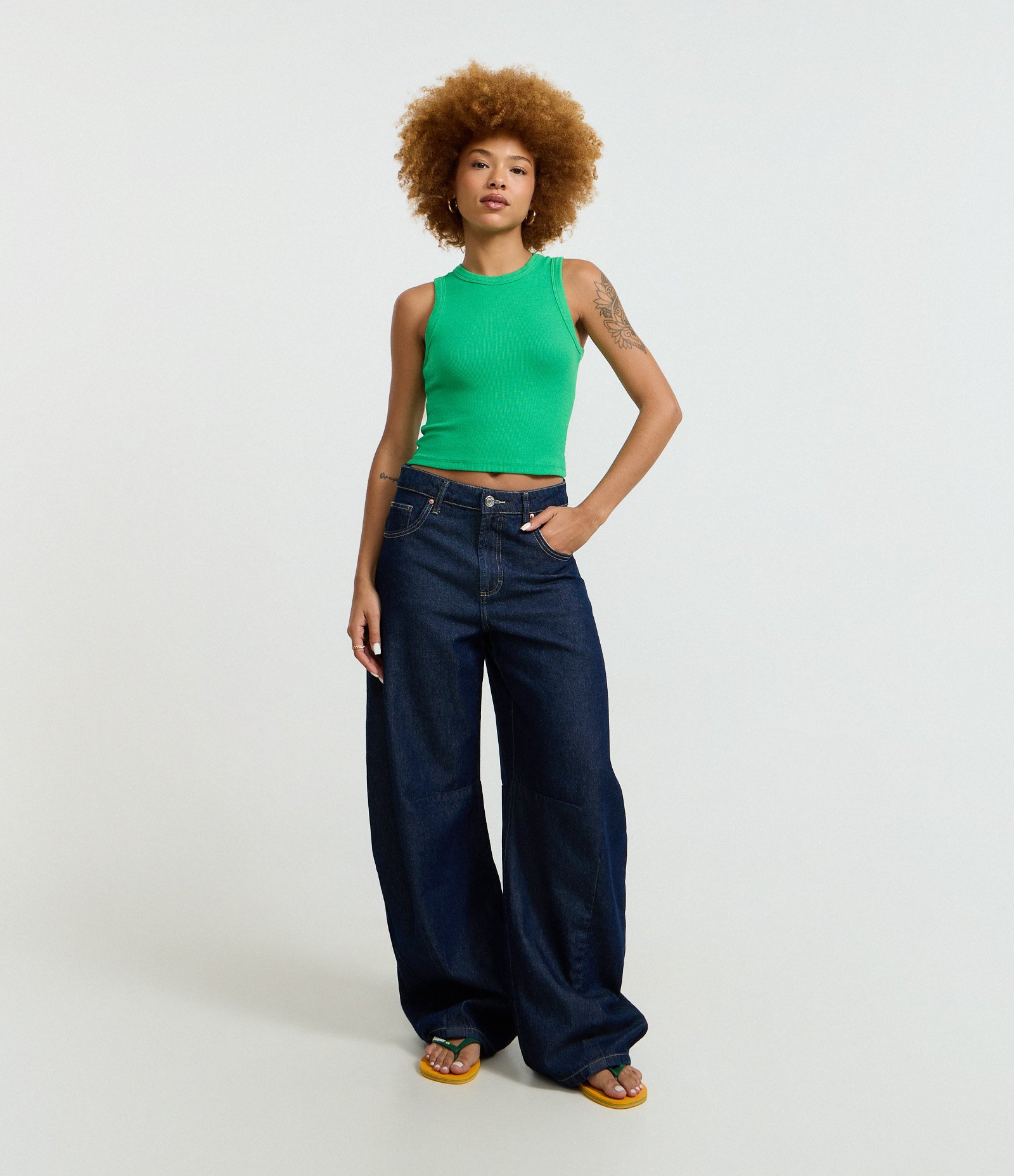 Regata Cropped Básica em Ribana Canelada Verde 2