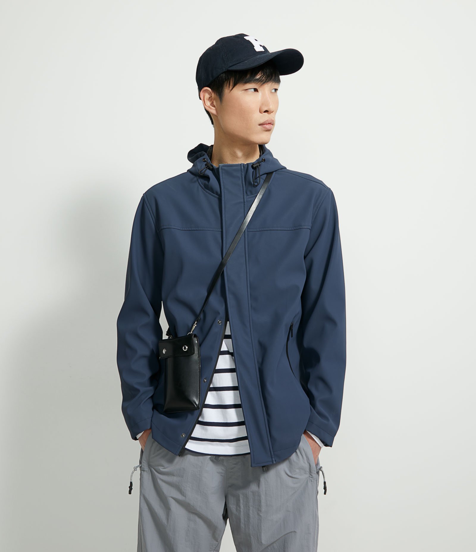 Jaqueta Impermeável com Capuz e Bolsos com Zíper 1