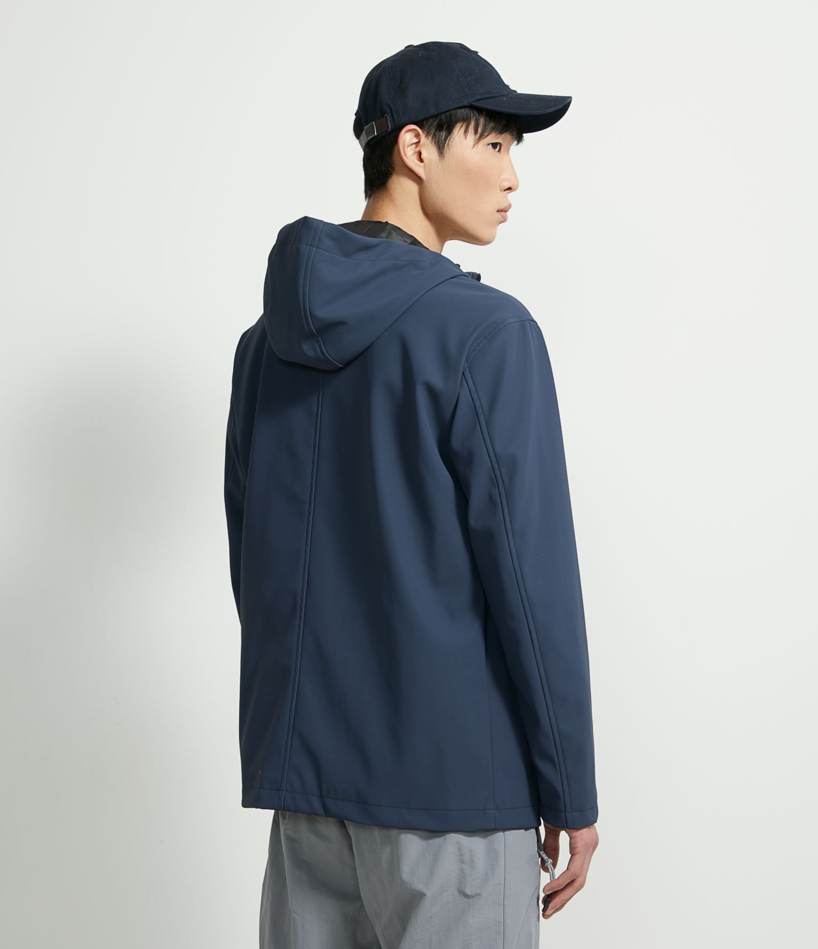 Jaqueta Impermeável com Capuz e Bolsos com Zíper 2