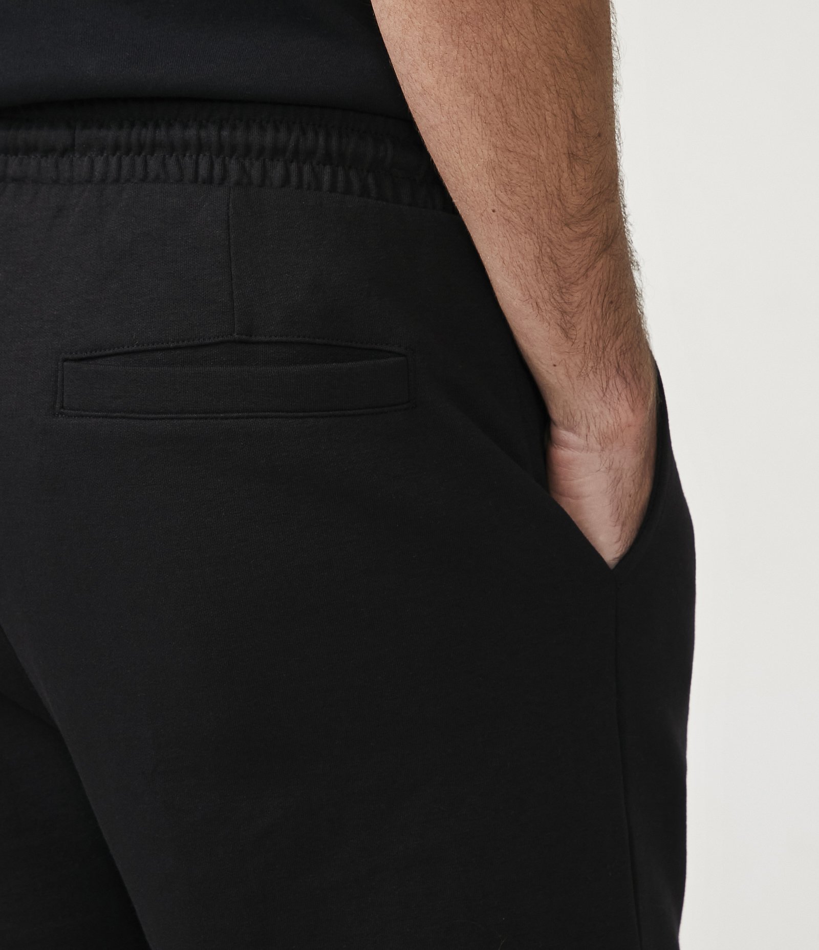 Bermuda Slim em Algodão com Amarração e Bolsos Preto 5