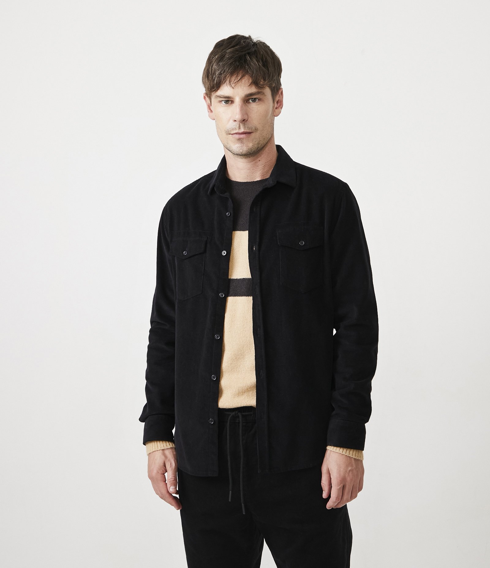 Camisa Comfort em Veludo com Bolsos Frontais Preto 1