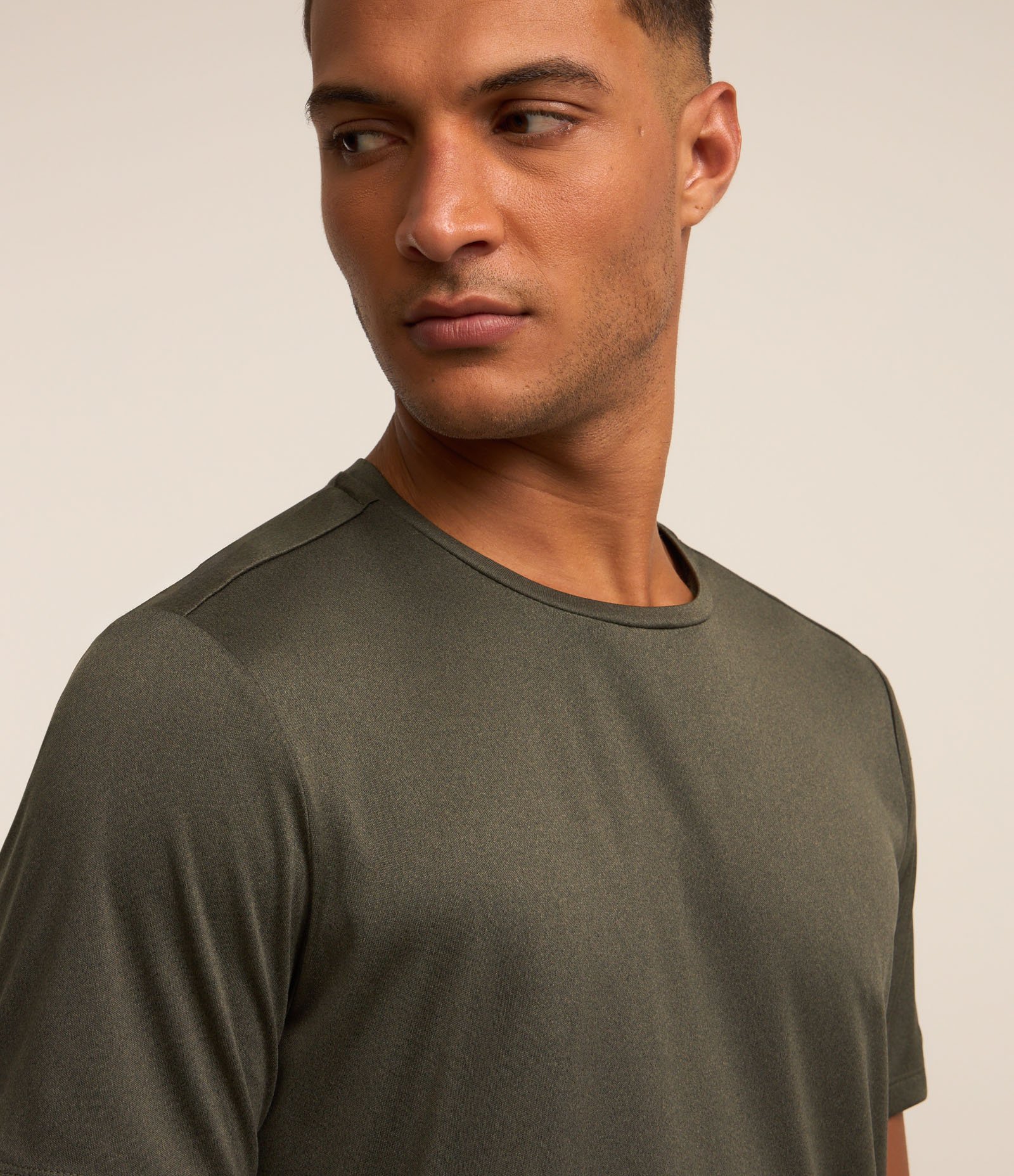 Camiseta Esportiva Básica em Tecnologia Dry com Manga Curta Verde 4