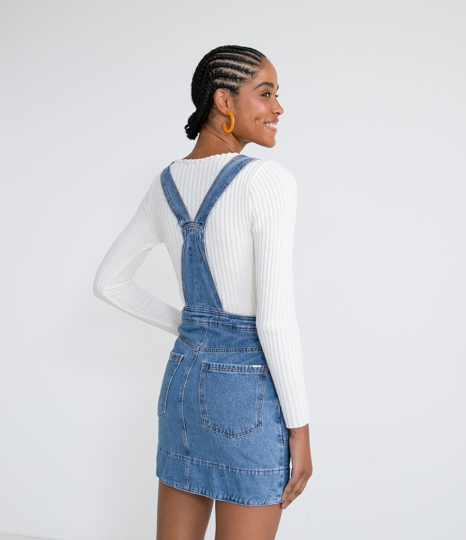 Vestido Salopete Jeans com Bolsos Retangulares e Fechamento Frontal em Zíper Azul 2