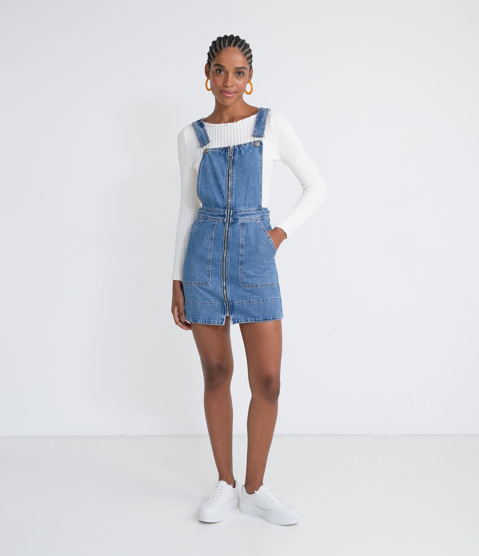 Vestido Salopete Jeans com Bolsos Retangulares e Fechamento Frontal em Zíper Azul 6