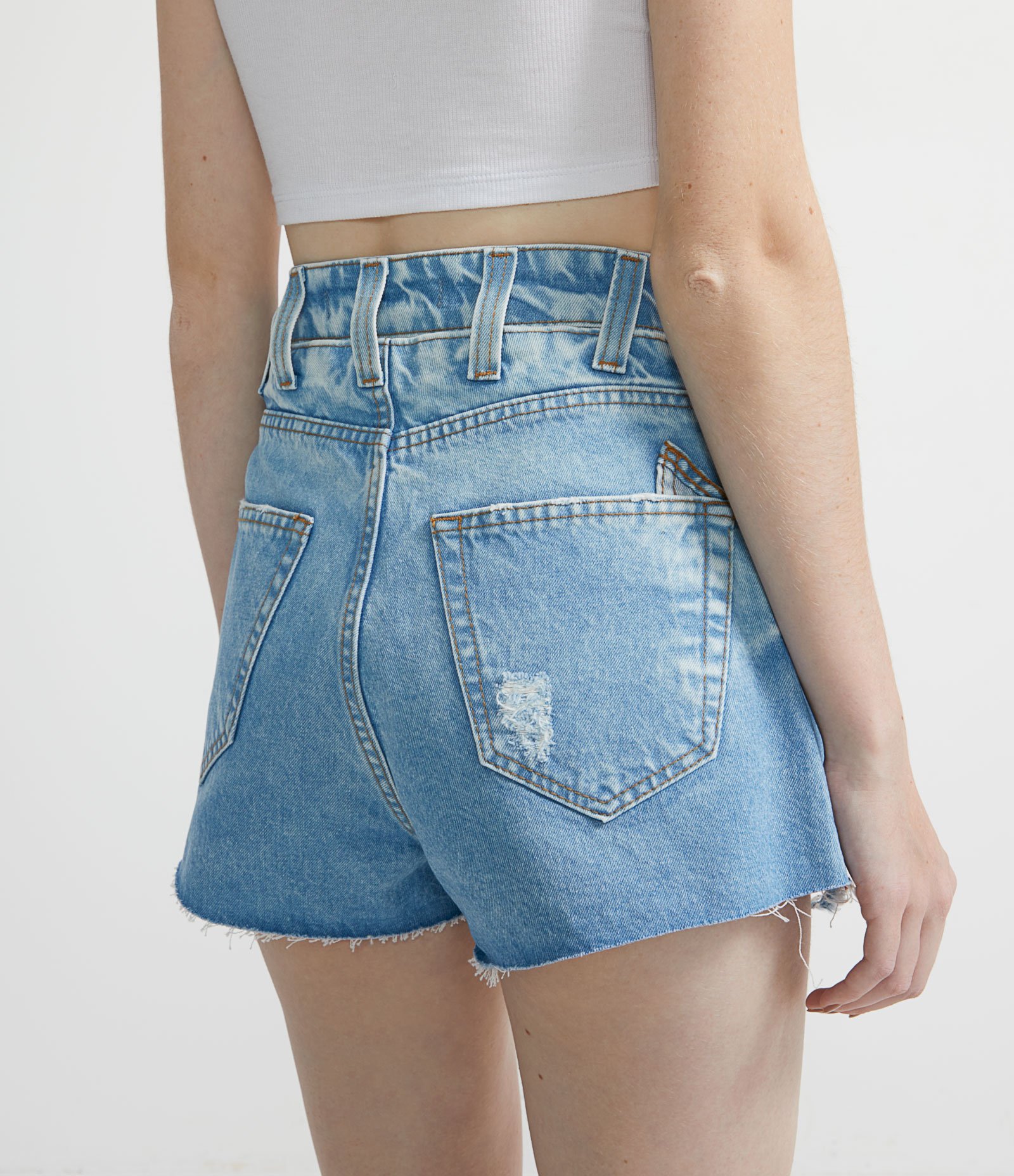 Short Cintura Alta Jeans com Puídos e Recorte Vazado no Cós Azul 2