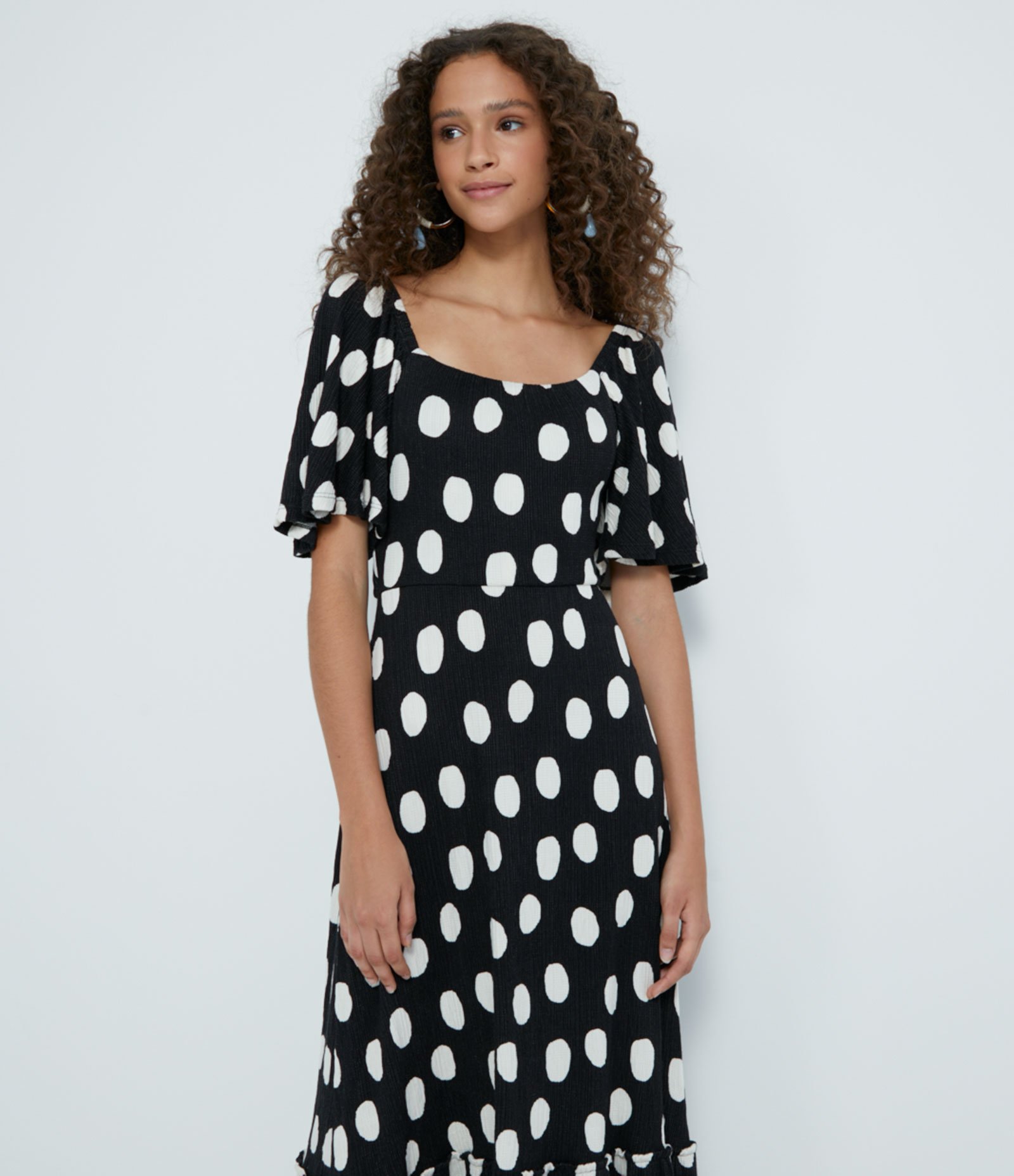 Vestido Midi em Viscose Estampa Poá com Babado na Barra Preto 3