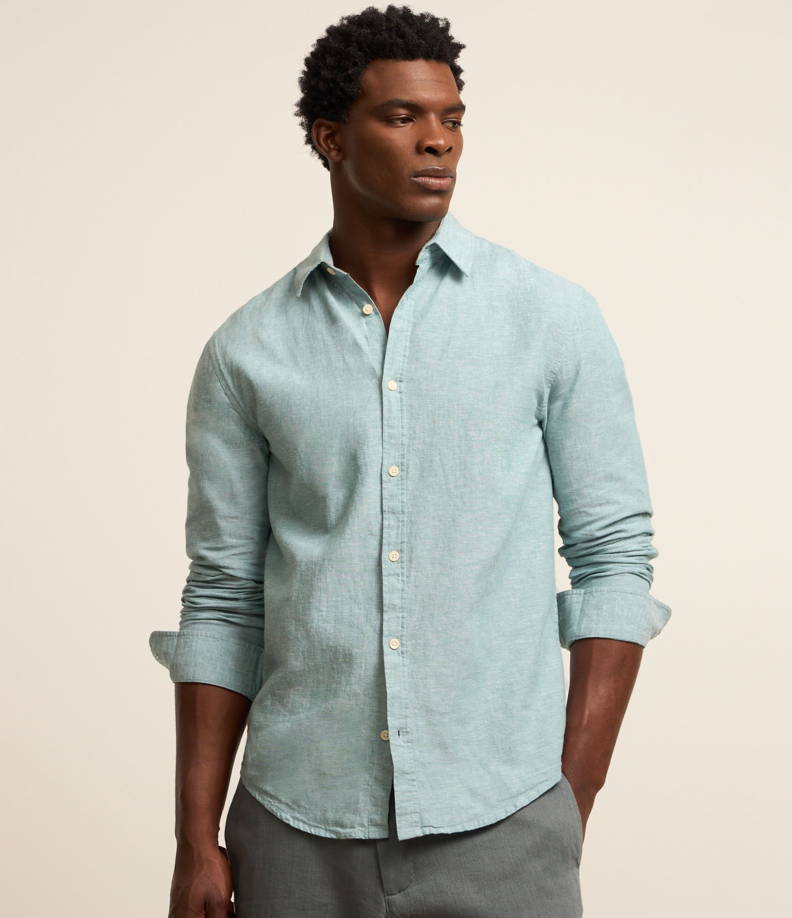 Camisa Regular Básica em Linho com Gola Colarinho Verde 1