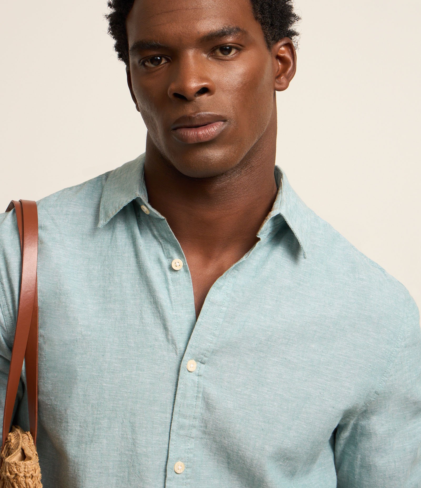 Camisa Regular Básica em Linho com Gola Colarinho Verde 3