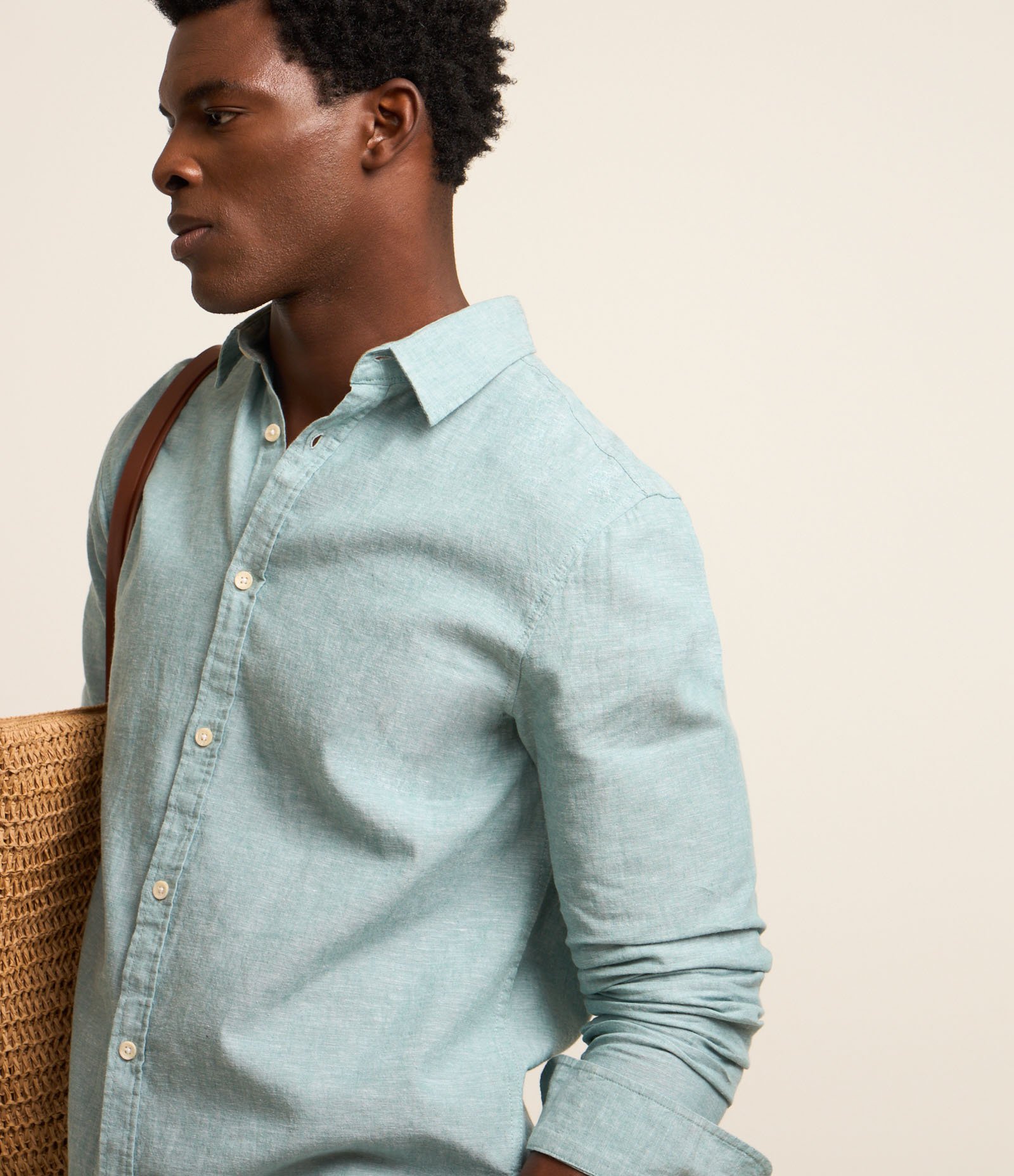 Camisa Regular Básica em Linho com Gola Colarinho Verde 4