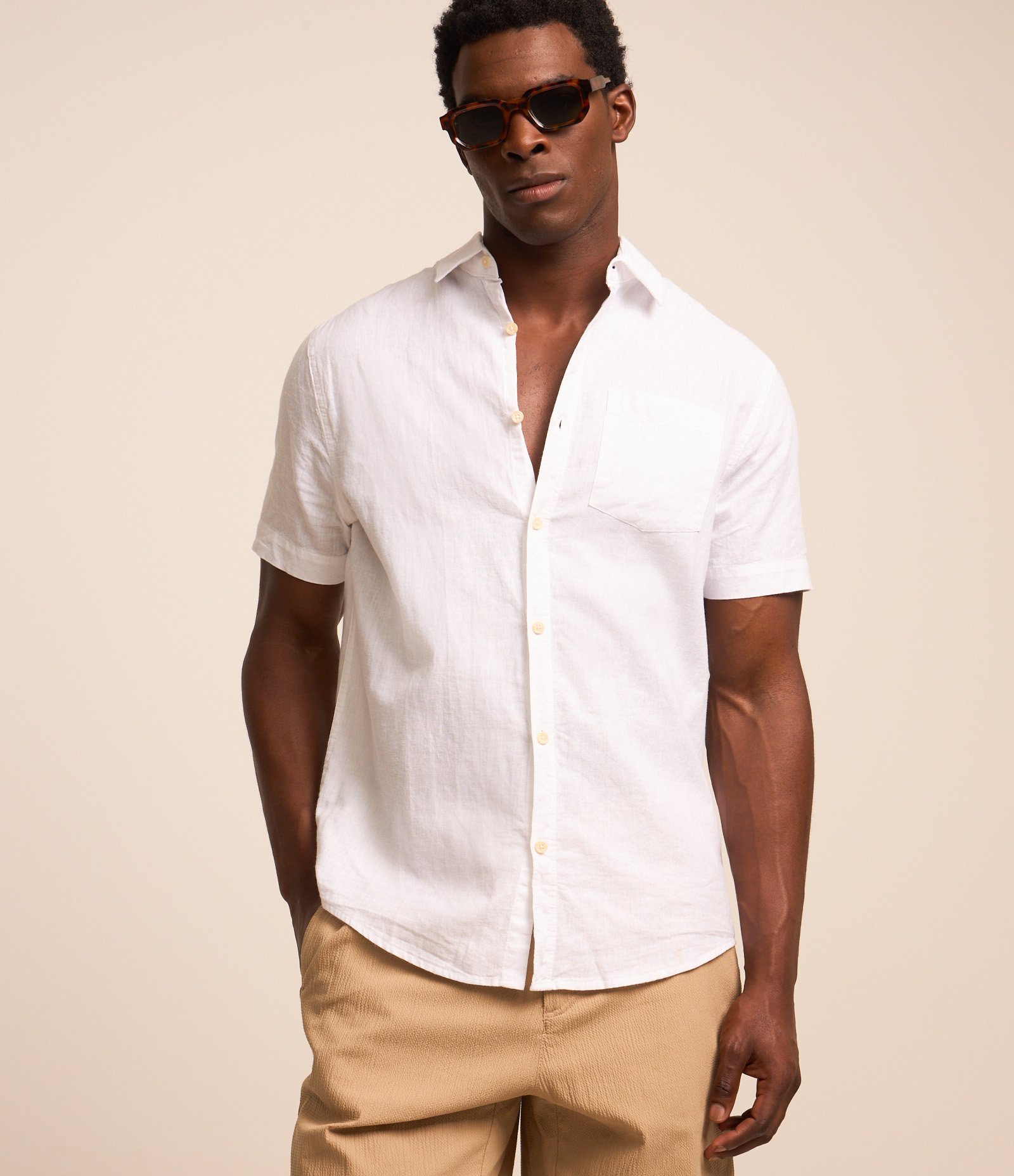 Camisa Comfort Básica em Linho com Bolso Frontal Branco 2