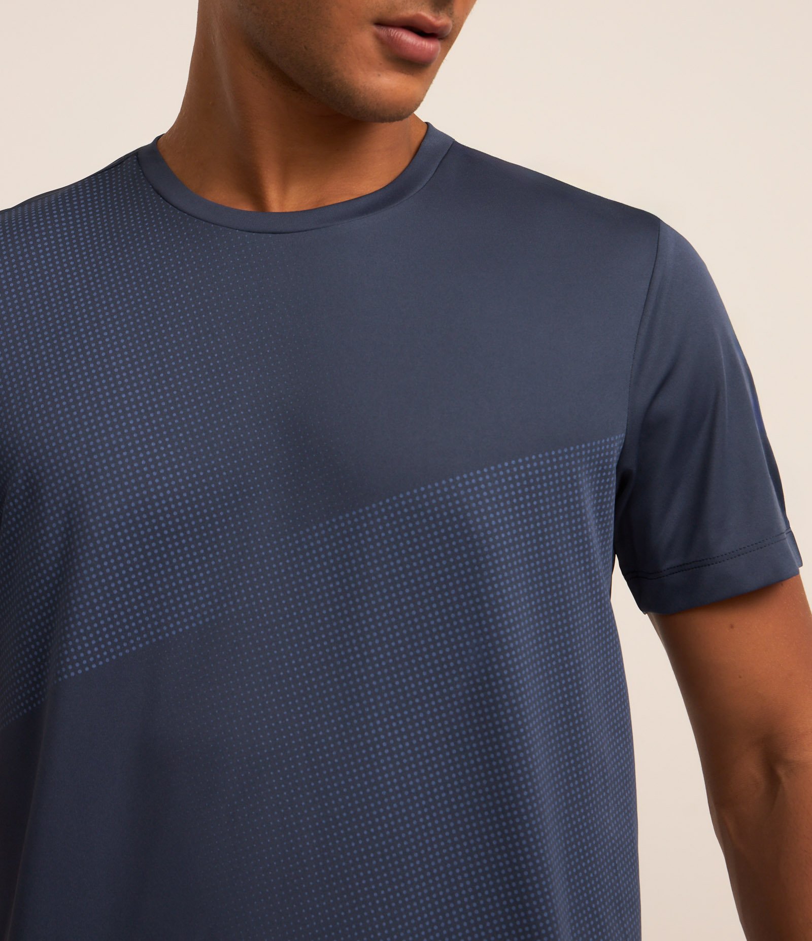 Camiseta Esportiva com Estampa Degrade Pontilhada Azul 3